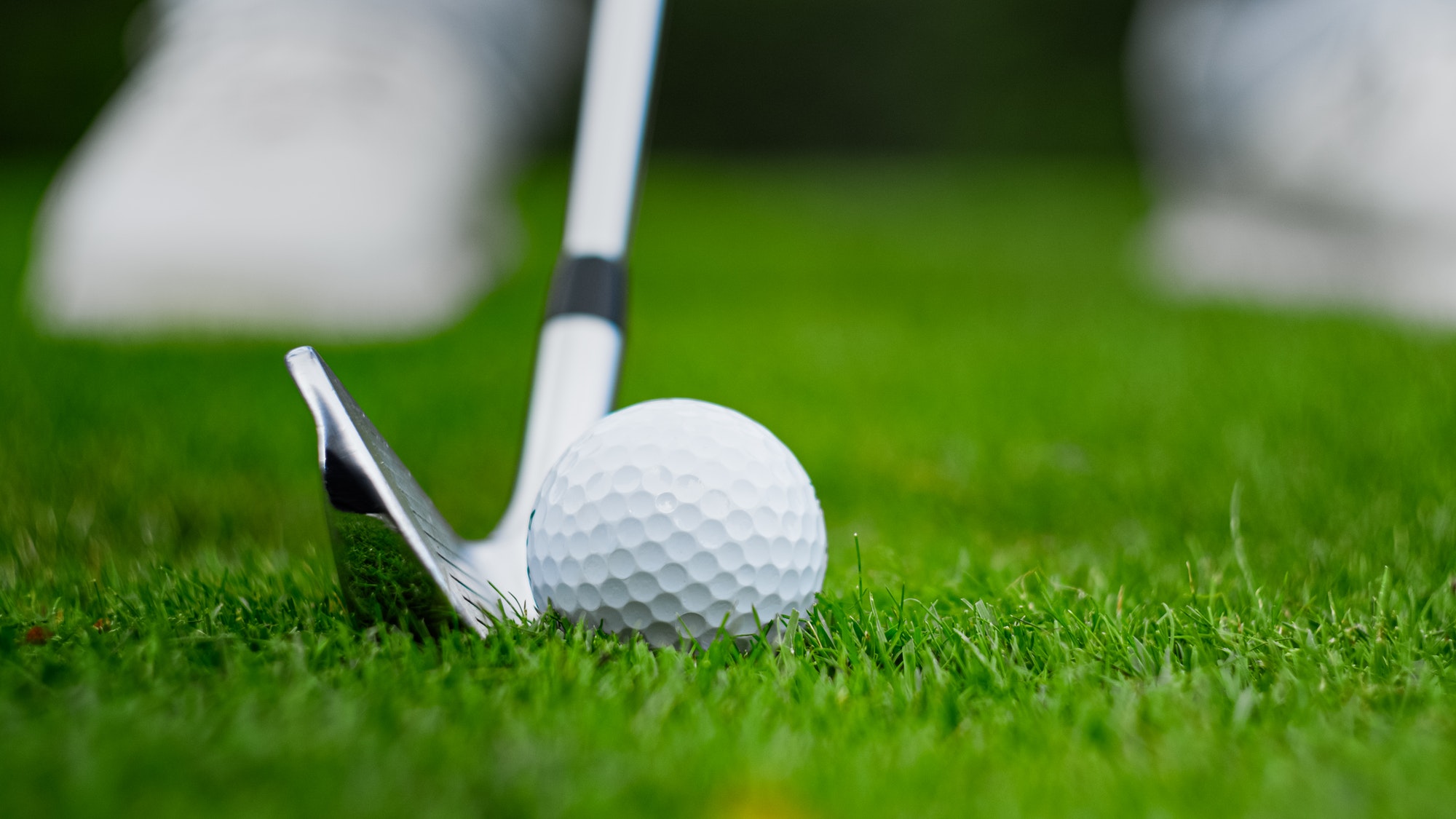 What are the main benefits of being fitted for a new set of clubs?